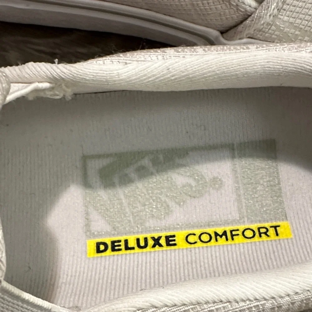 Vans Slip-On Sneakers in Patterned Light Gray